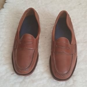 Mens Cole HAAN  size 10.5 . Brown loafers.